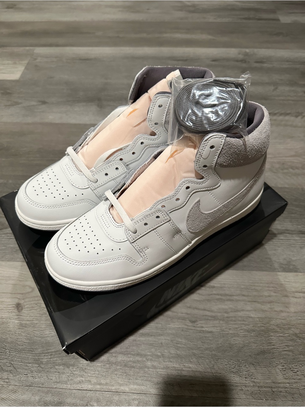 DS Nike Jordan Air Ship Pe Sp “White/Gunsmoke”